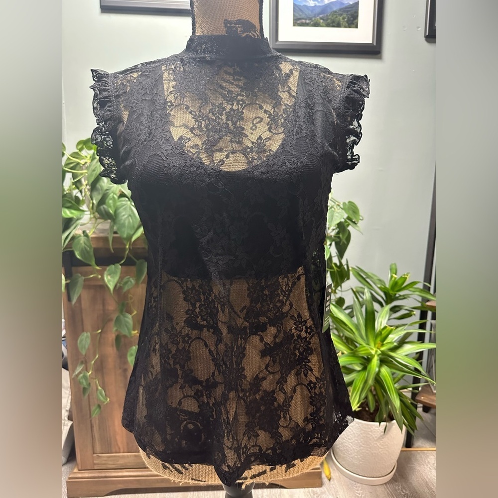 Express lace sleeveless top with built in bralette, size XS. New with tags.